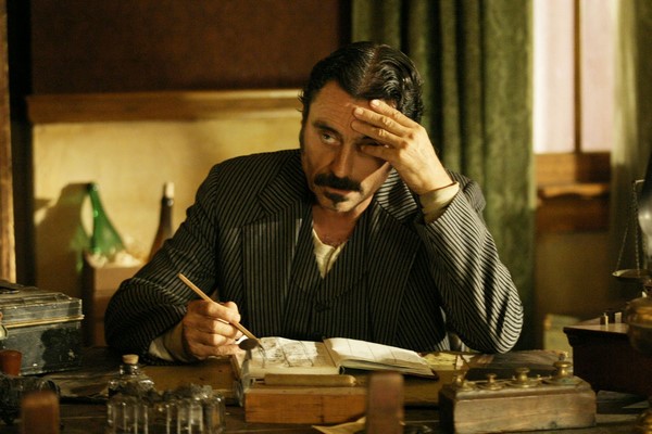 Al-Swearengen-deadwood-16934275-2560-1707 (Αντιγραφή)